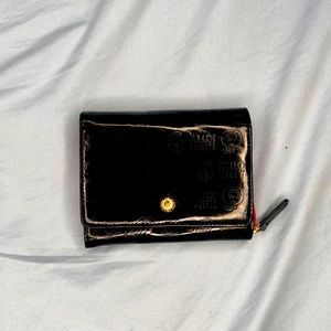 A hello kitty wallet